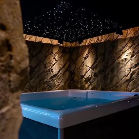 Nuxia Suites&spa L'avolupte *
